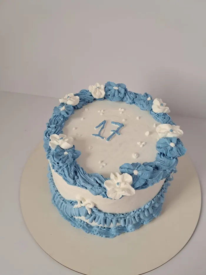 Bolo Chantininho azul personalizado